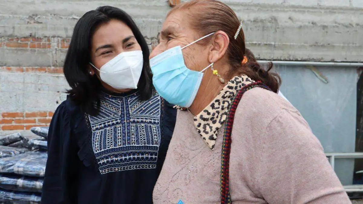 Festejan adultos mayores por el Día de los Abuelos en Cuautlancingo